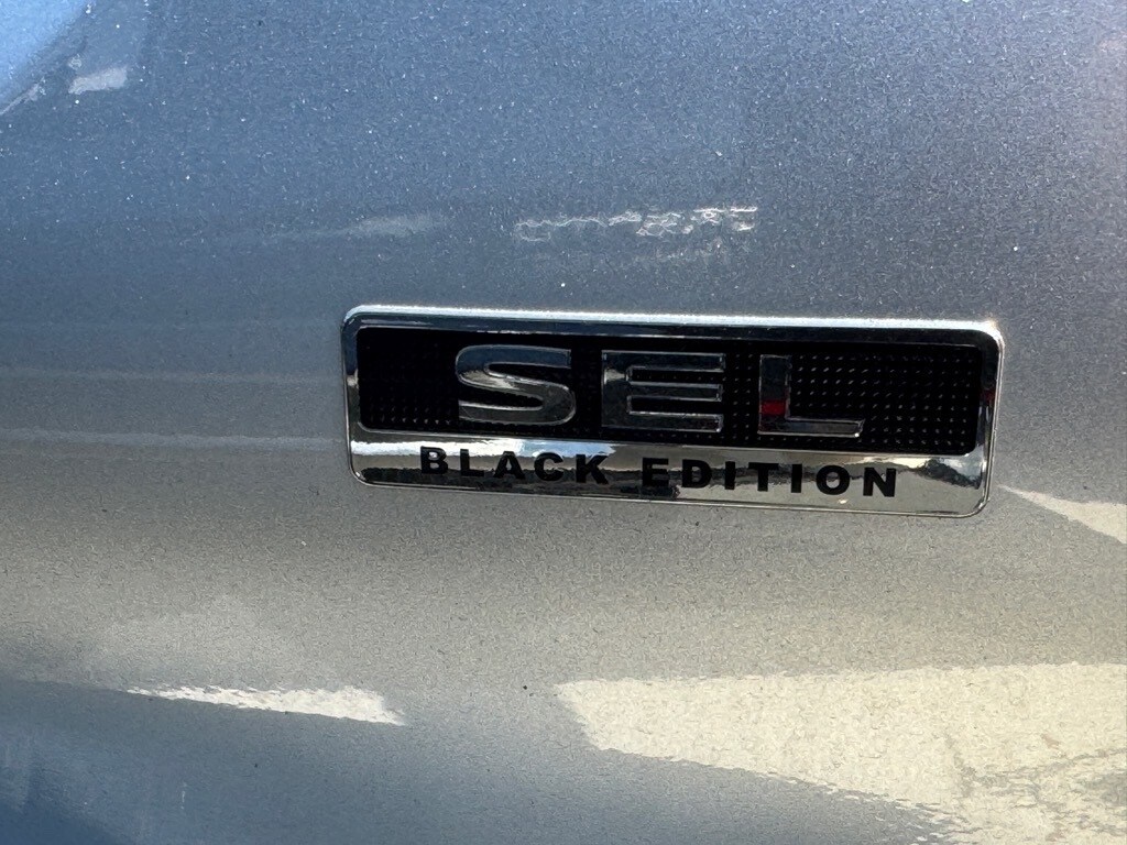 2024 Mitsubishi Outlander SEL photo 2