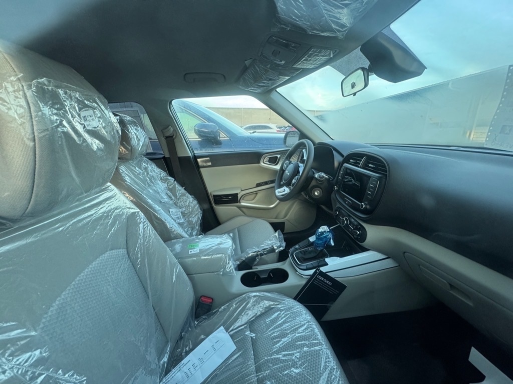 New 2025 Kia Soul LX Hatchback