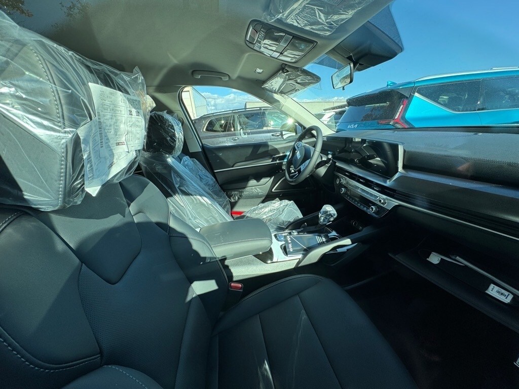 2025 Kia Telluride LX photo 3