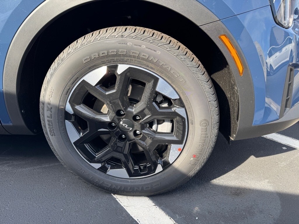 2026 Kia Sorento S photo 2