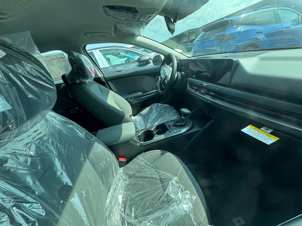 2025 Kia K4 LX photo 3