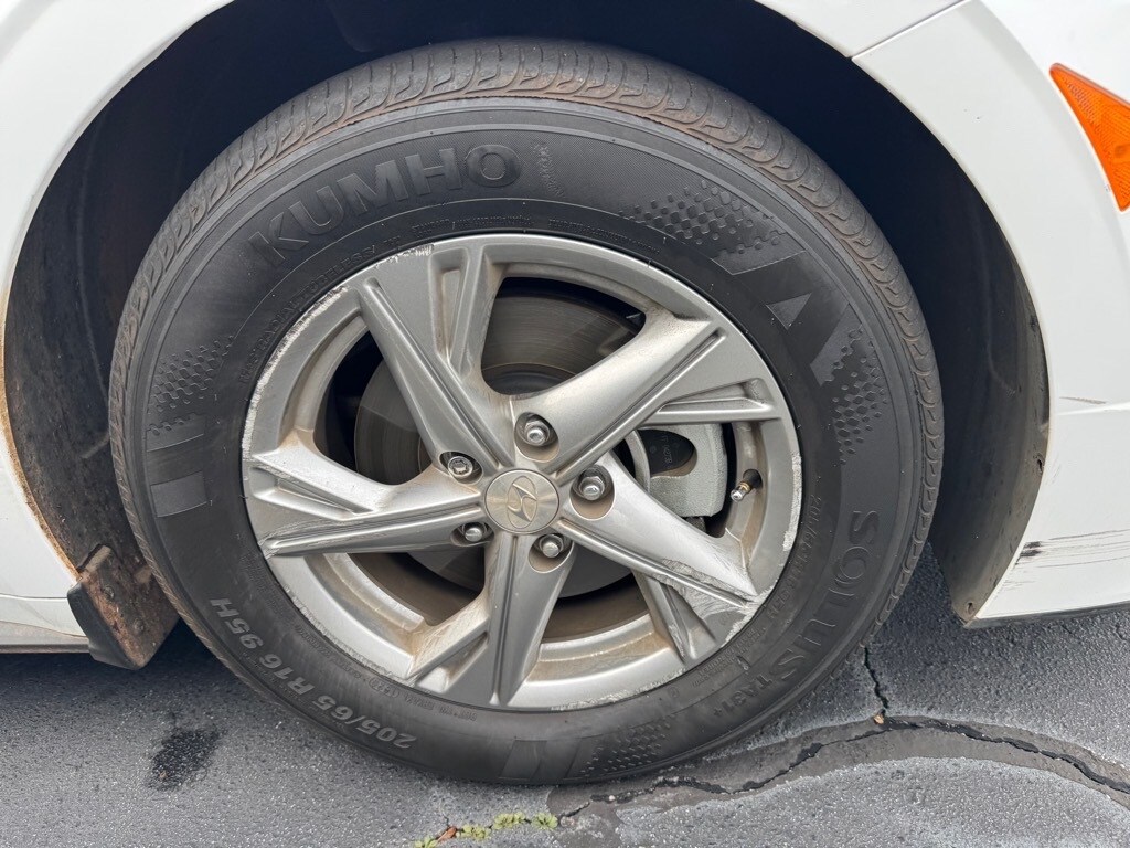 2023 Hyundai Sonata SE photo 2