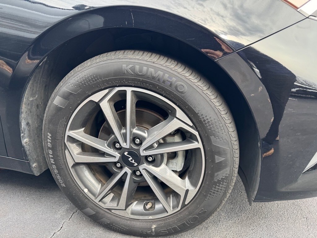 2023 Kia Forte LXS photo 2