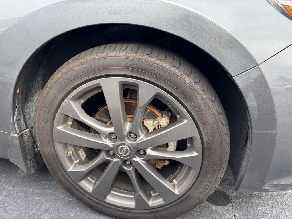 2018 Nissan Altima 2.5 SR photo 2