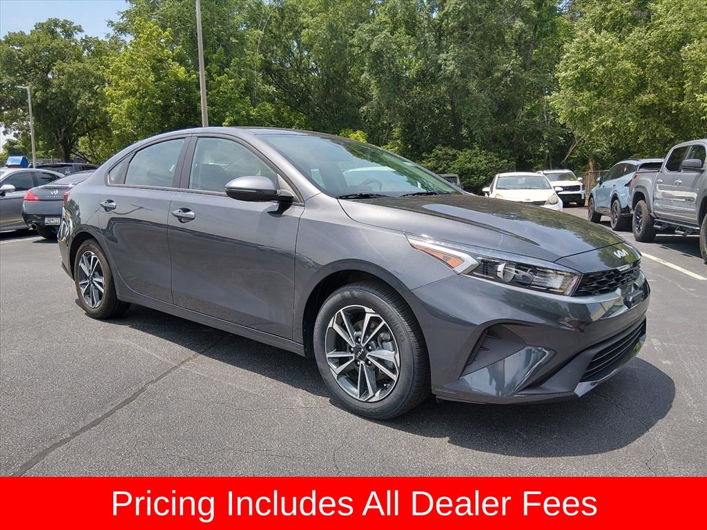 2024 Kia Forte LXS AT's photo