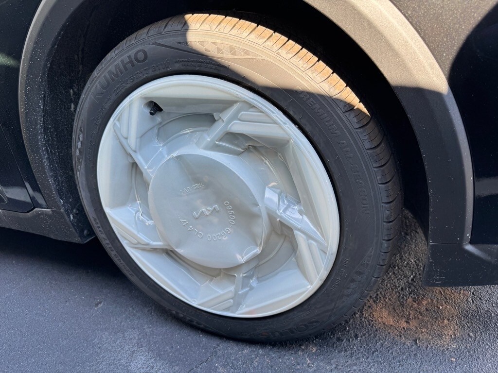 2025 Kia K4 EX photo 2