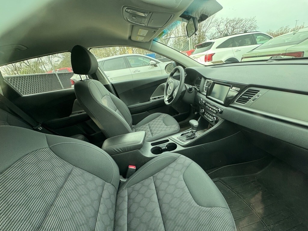 2019 Kia Niro LX photo 3