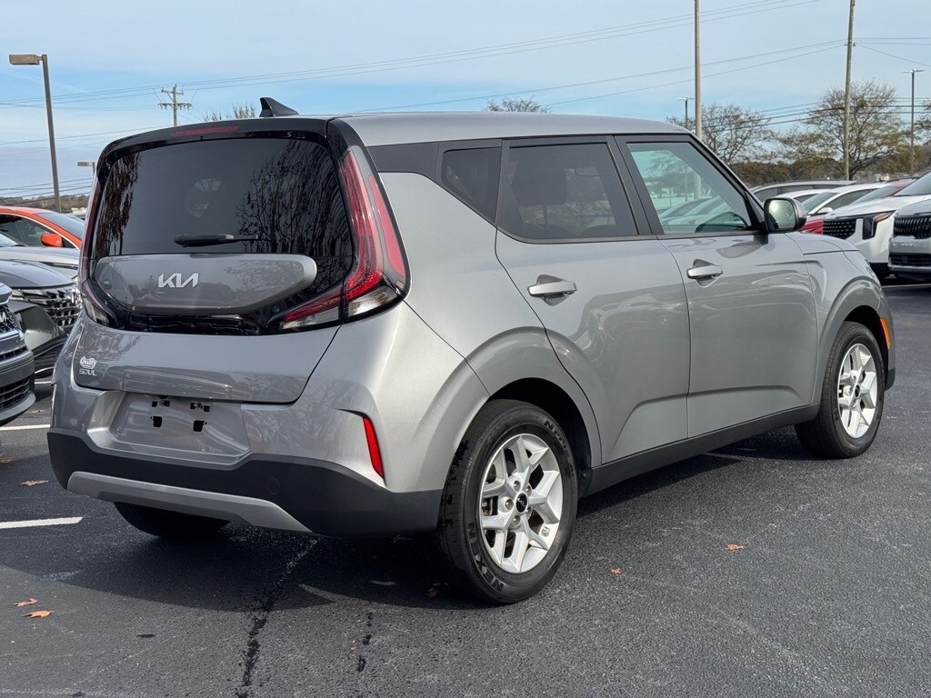 2023 Kia Soul LX photo 3