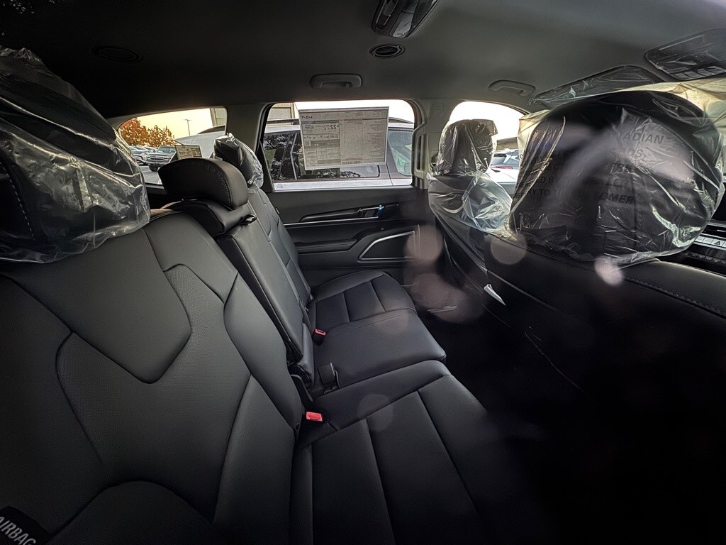 2025 Kia Telluride LX photo 4