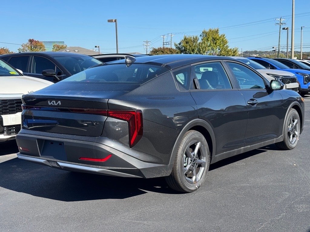 New 2025 Kia K4 LXS Sedan