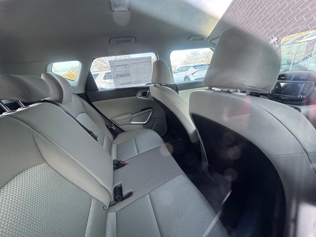 2025 Kia Soul LX photo 3
