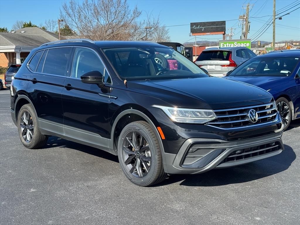 2022 Volkswagen Tiguan SE's photo