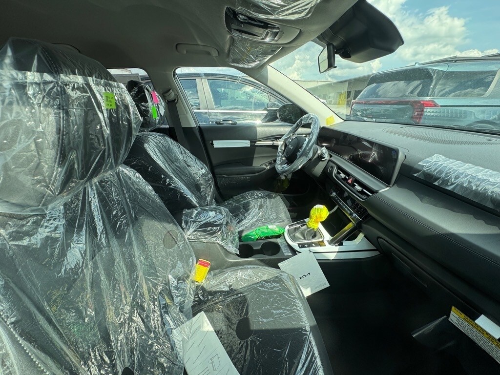 2026 Kia Seltos EX photo 2