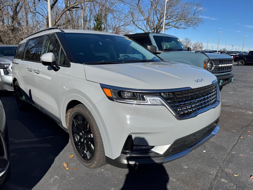 2024 Kia Carnival SX's photo