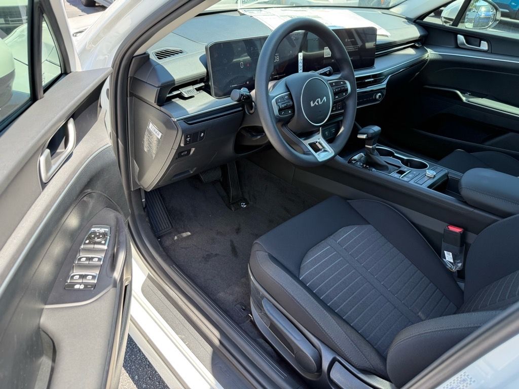 2026 Kia K5 LXS - Photo 9