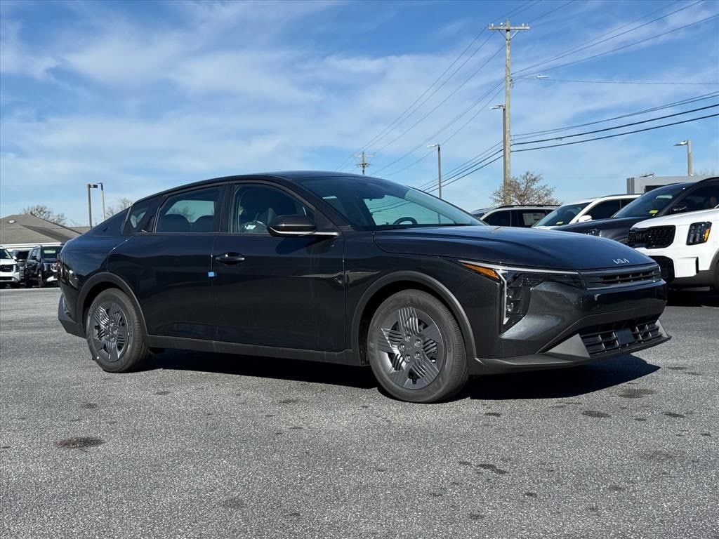 2025 Kia K4 LX's photo