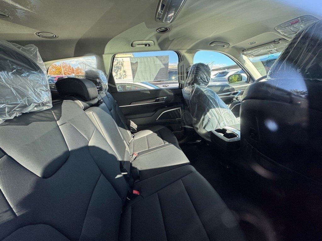 2025 Kia Telluride LX photo 4