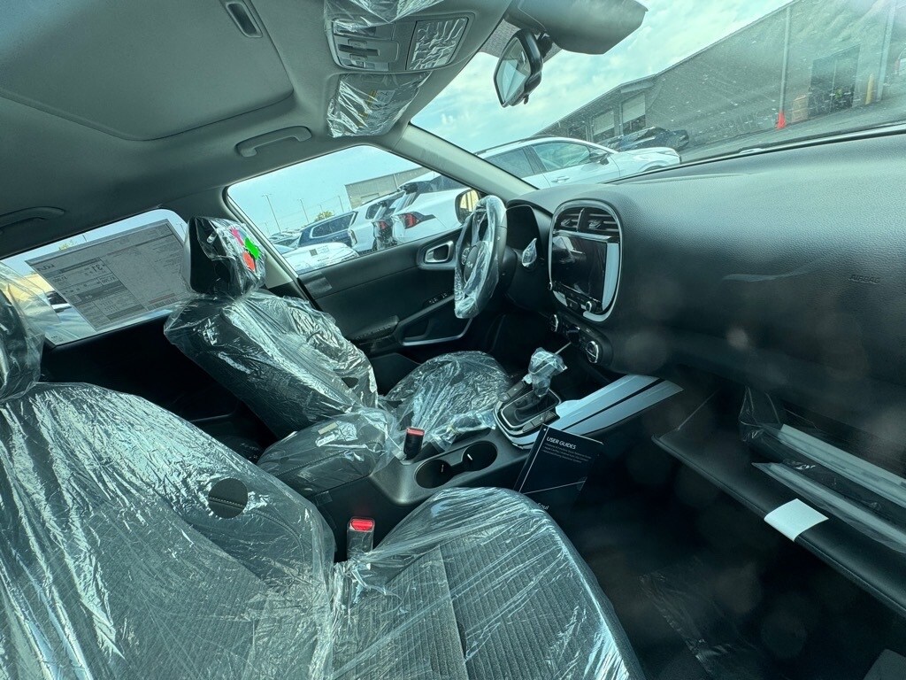 2025 Kia Soul EX photo 3