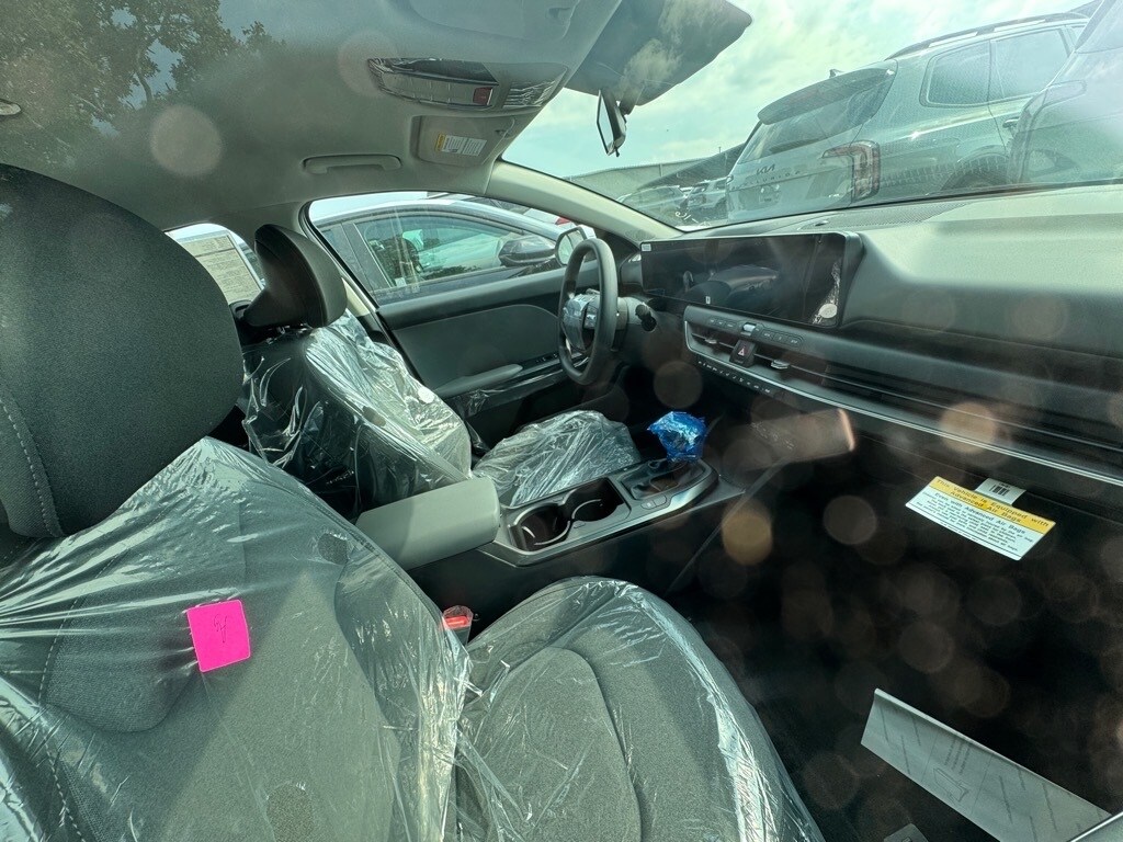 2025 Kia K4 LX photo 3