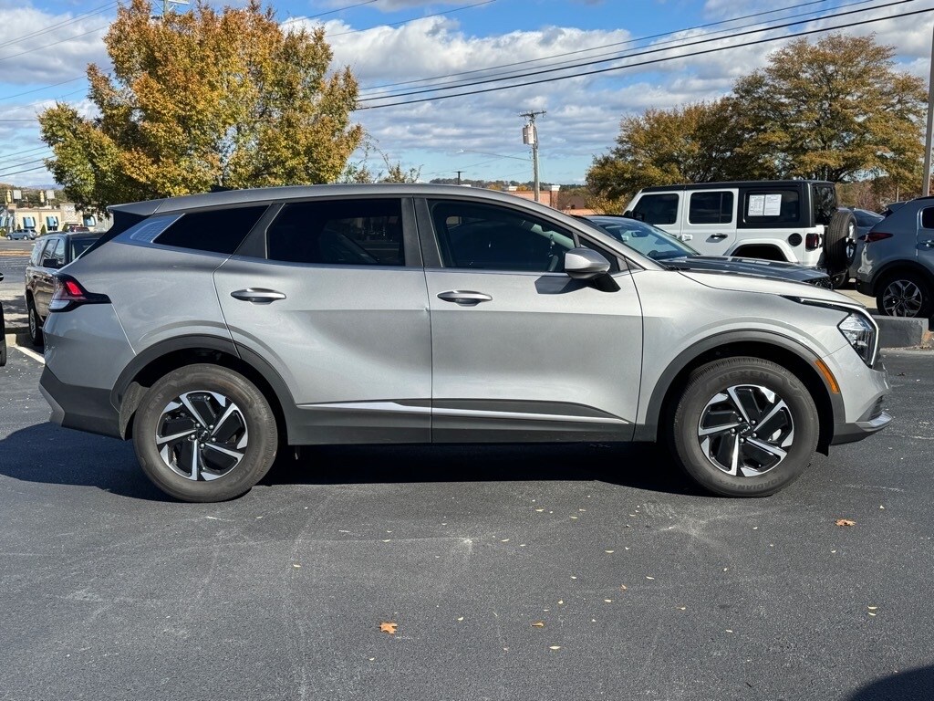 2023 Kia Sportage Hybrid LX photo 2