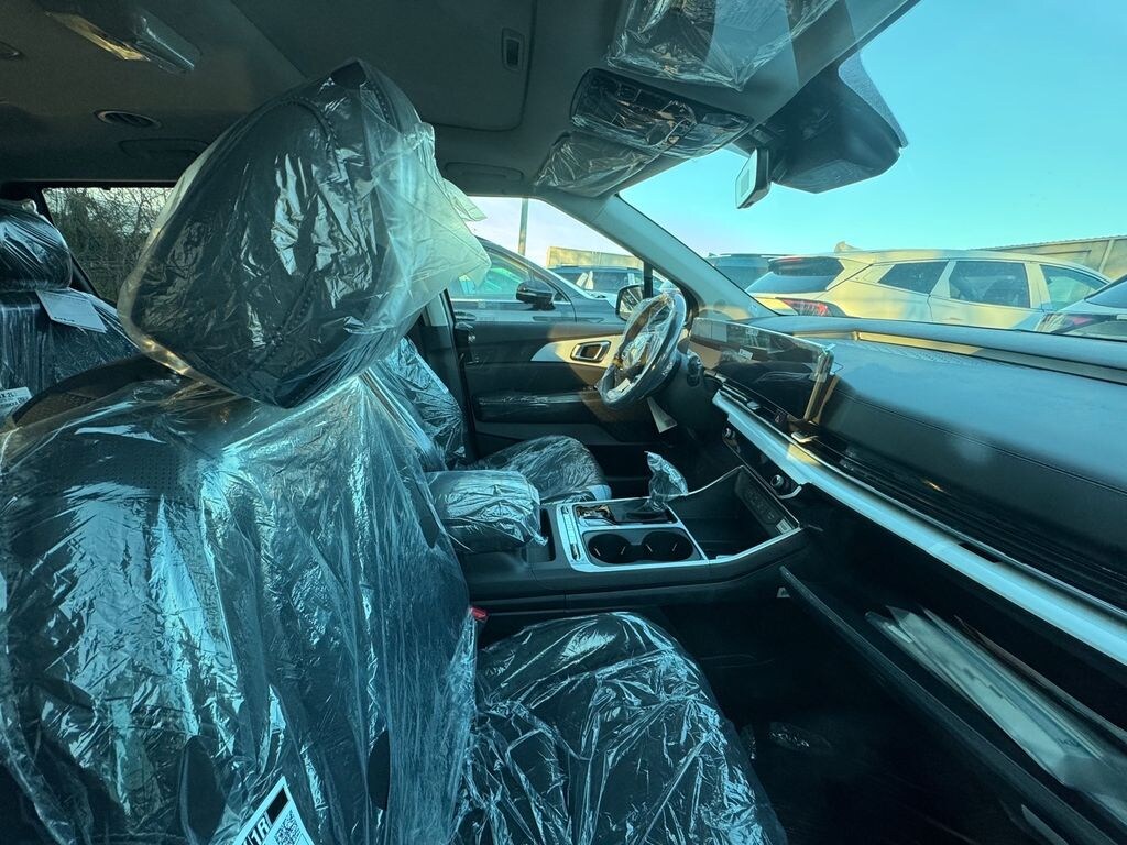 New 2026 Kia Carnival Van Passenger Van