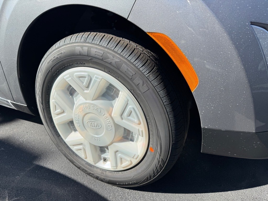 New 2025 Kia Soul LX Hatchback