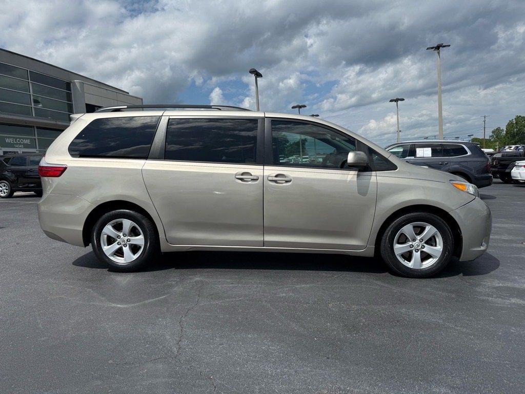 Used 2017 Toyota Sienna LE with VIN 5TDKZ3DC7HS813879 for sale in Greer, SC