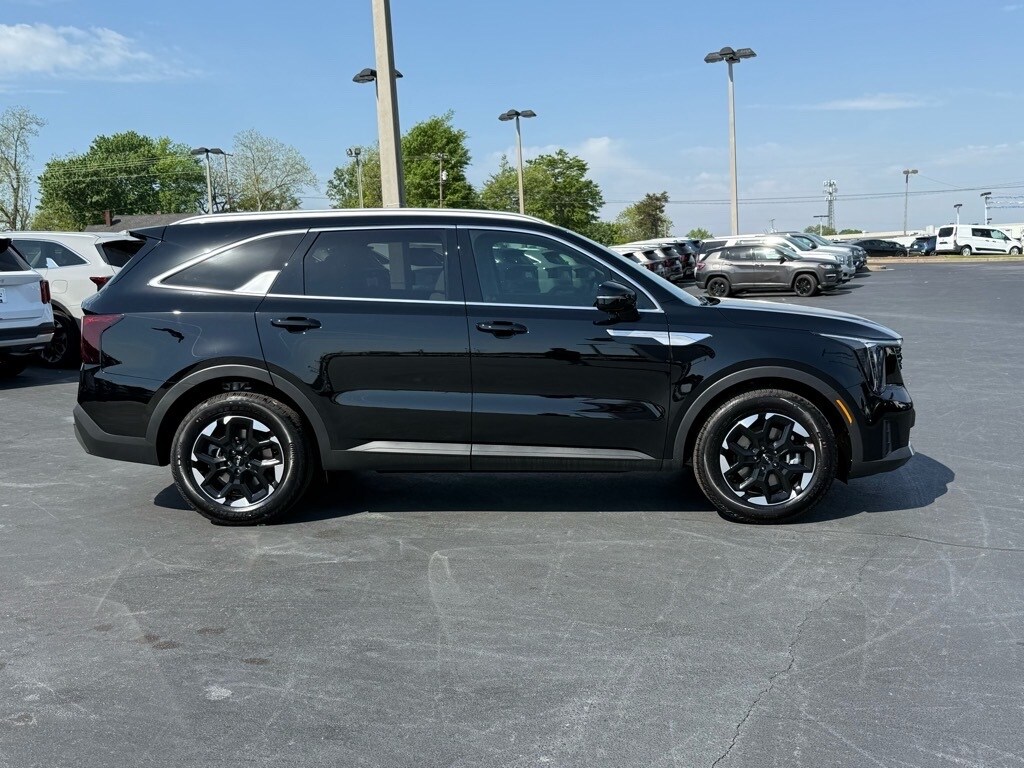 2025 Kia Sorento S photo 2