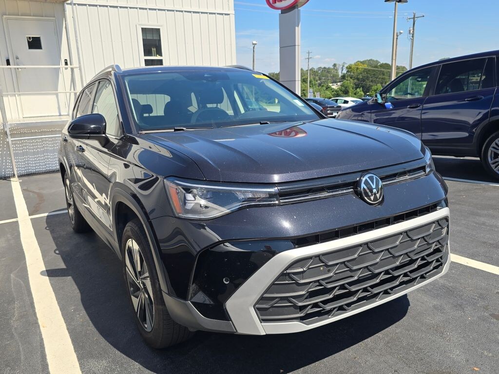 Used 2025 Volkswagen Taos 1.5T SE SUV