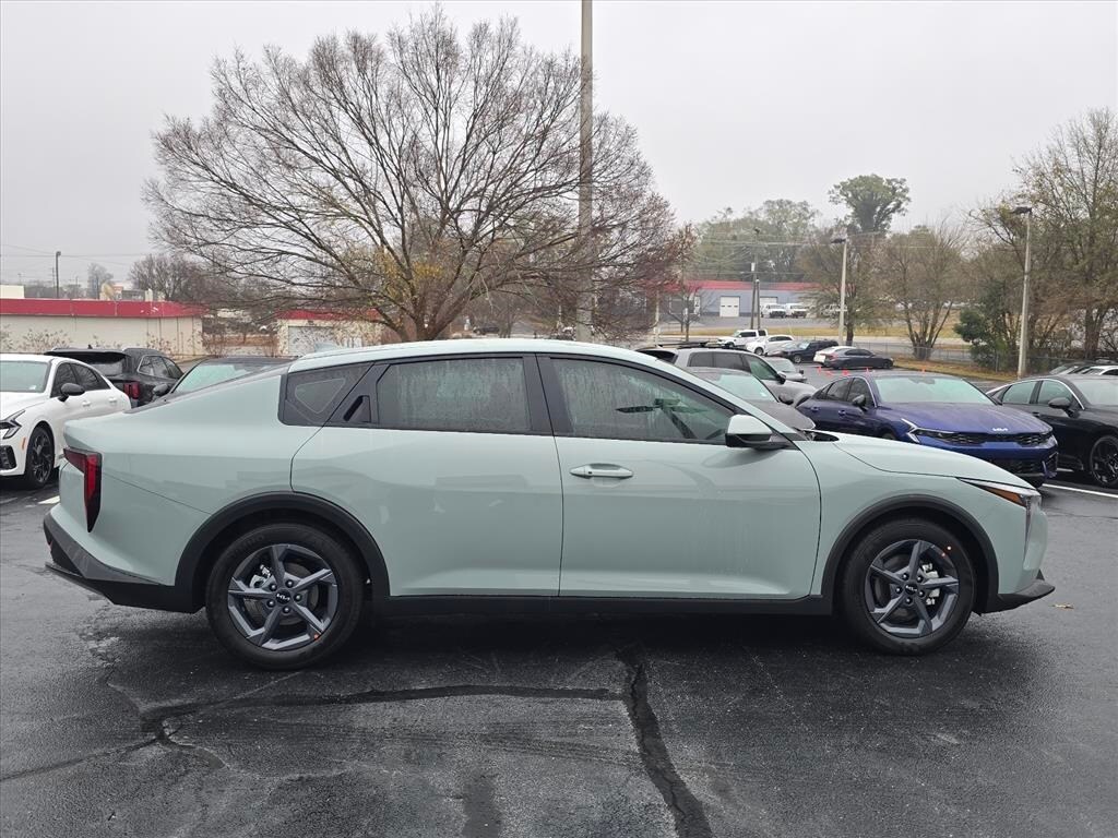 New 2025 Kia K4 LX Sedan