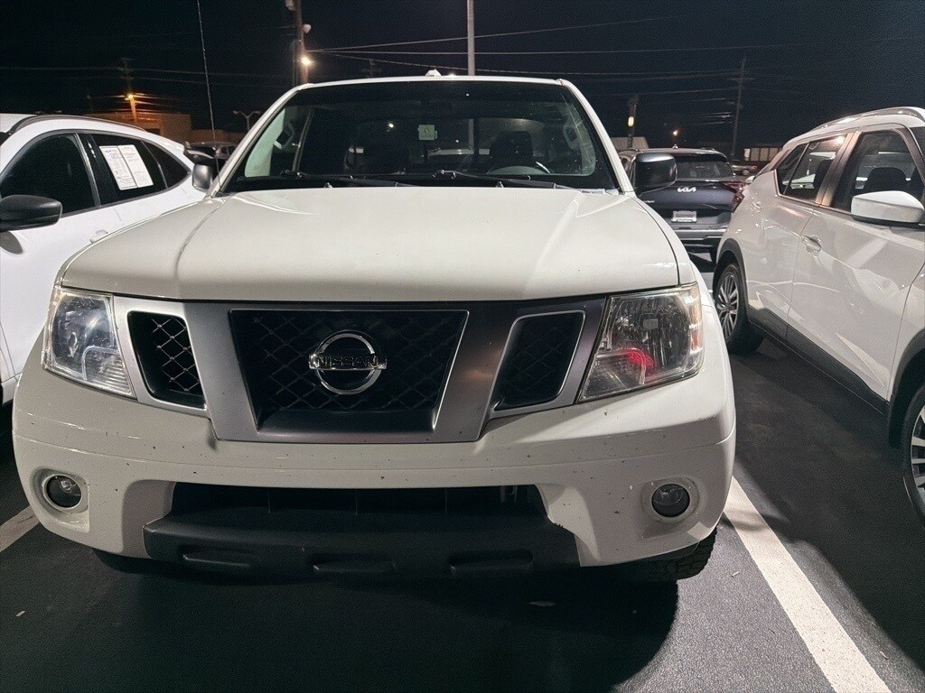 2017 Nissan Frontier Desert Runner photo 2