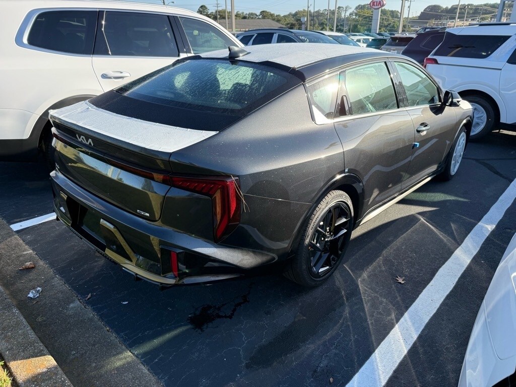 2025 Kia K4 GT-Line Turbo photo 2