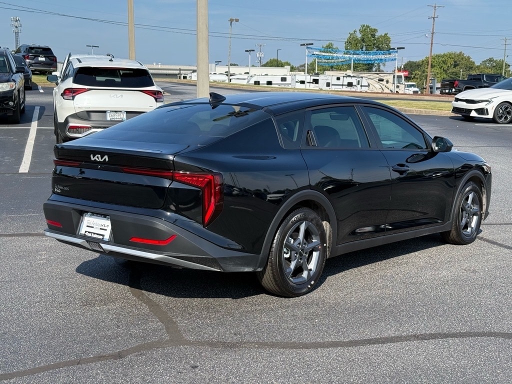New 2025 Kia K4 LXS Sedan