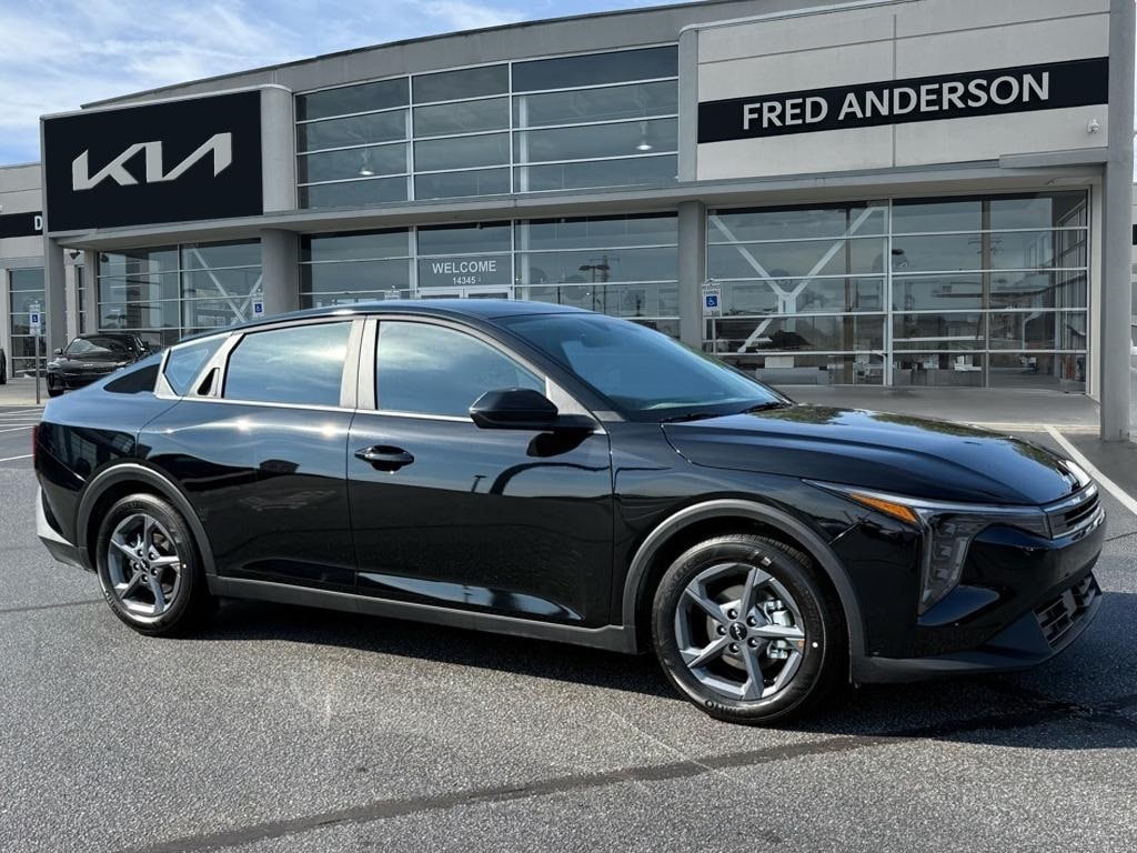 New 2025 Kia K4 LXS Sedan