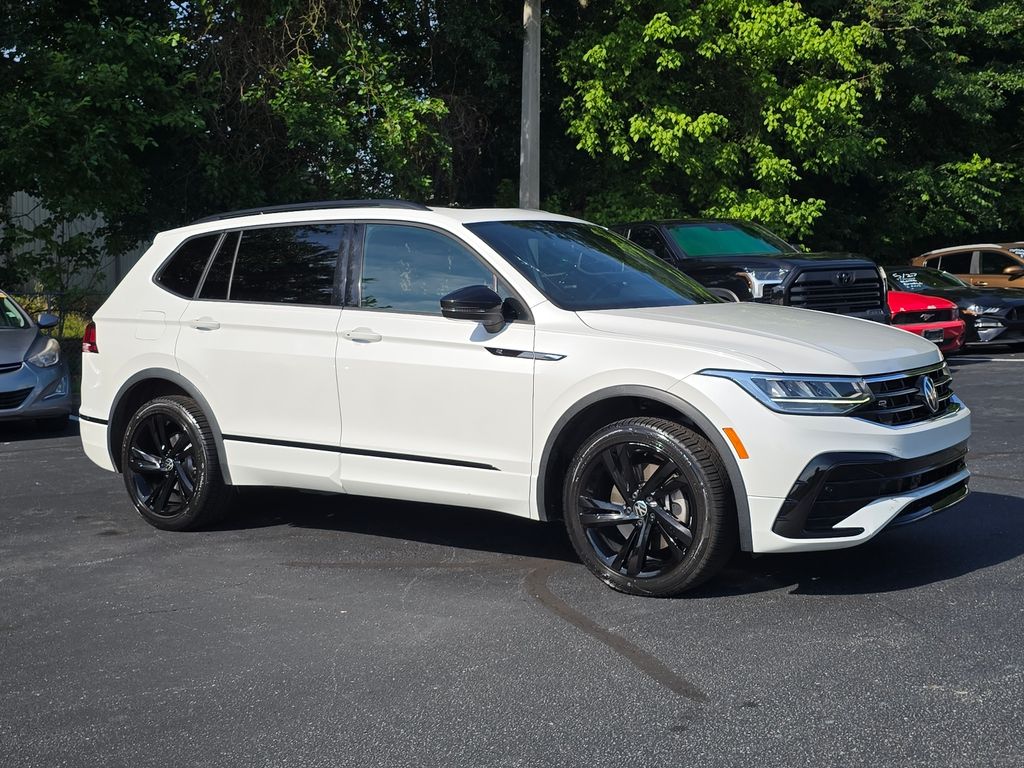 2023 Volkswagen Tiguan 2.0T SE R-Line Black's photo