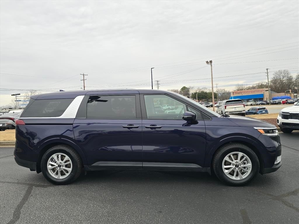 Used 2024 Kia Carnival LX Minivan/Van