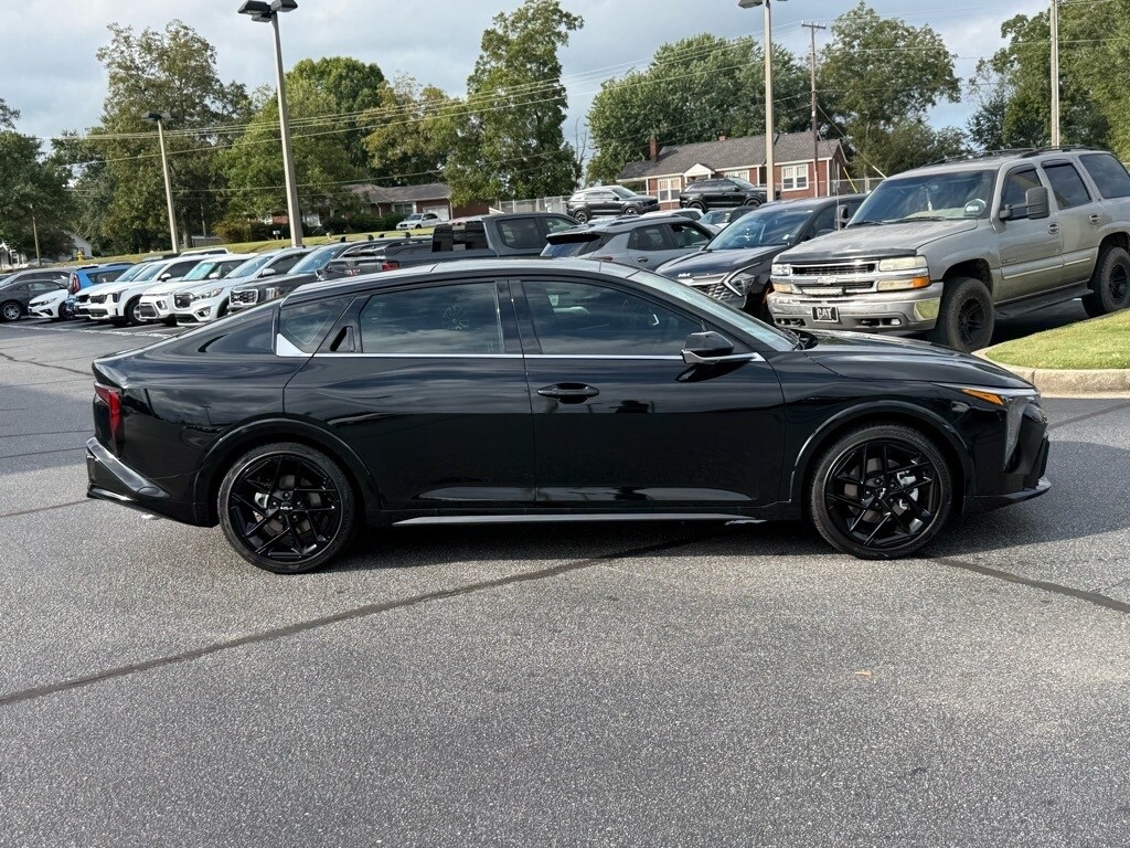 2025 Kia K4 GT-Line Turbo photo 2