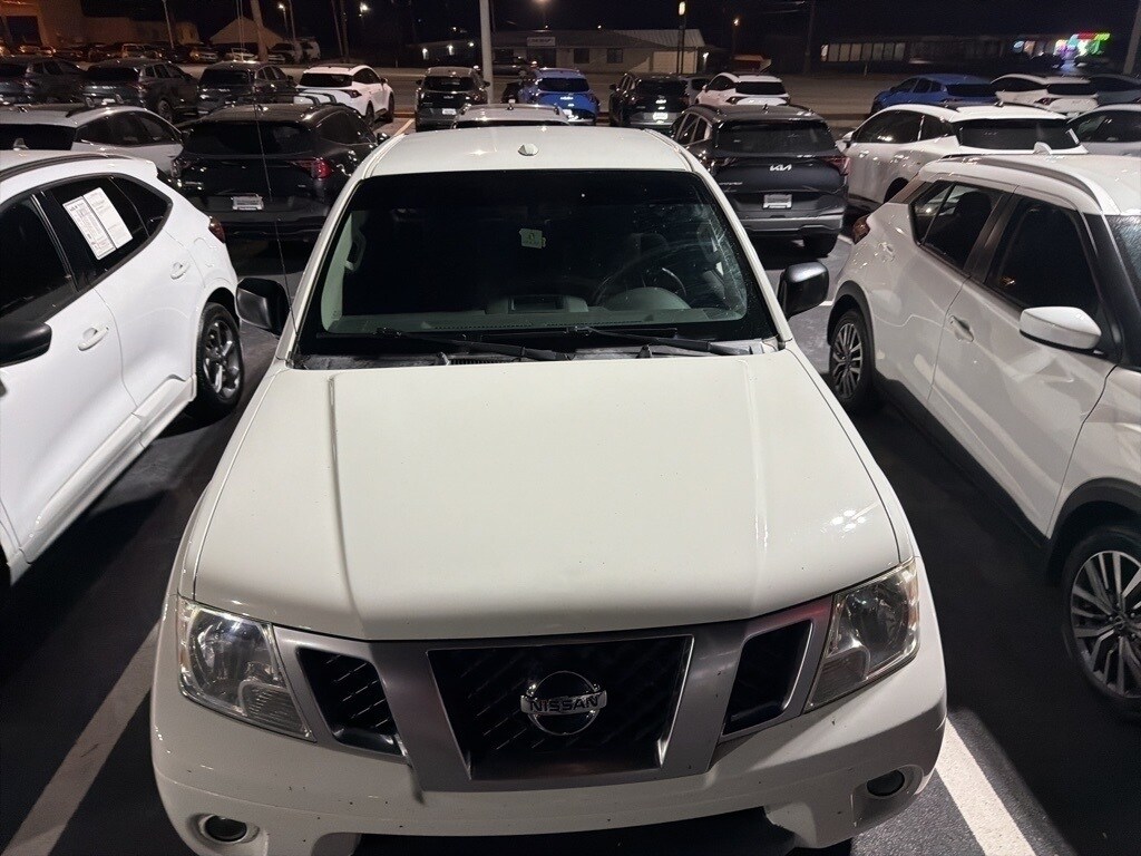 2017 Nissan Frontier Desert Runner photo 3