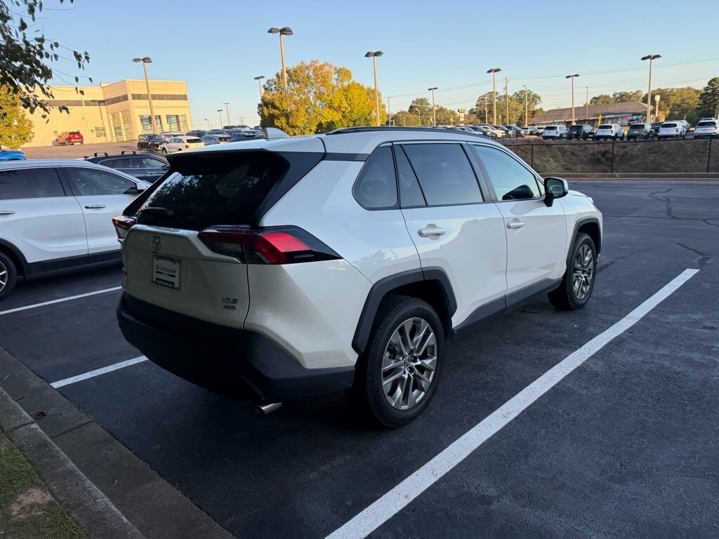 2022 Toyota RAV4 XLE Premium photo 3