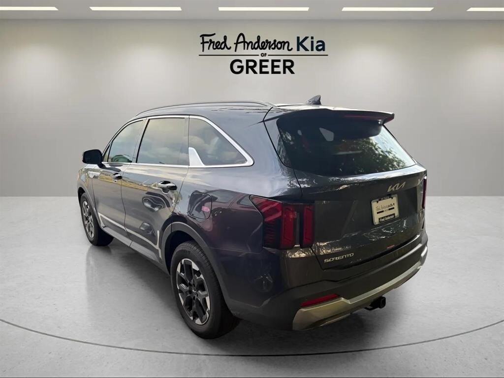2025 Kia Sorento S photo 3