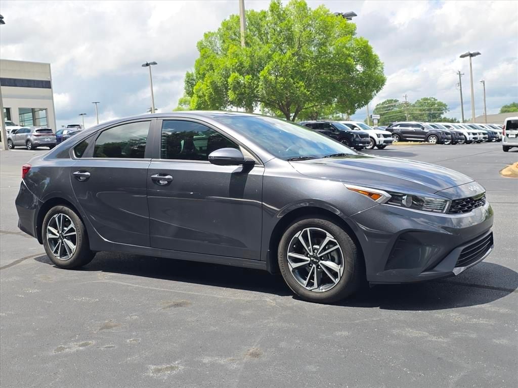 2024 Kia Forte LXS AT's photo