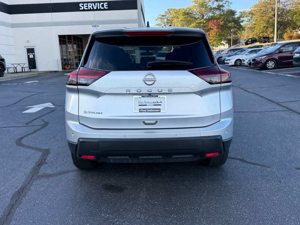 2024 Nissan Rogue S photo 2