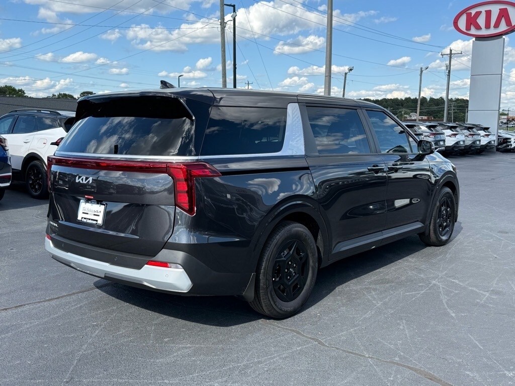 2025 Kia Carnival LX photo 3