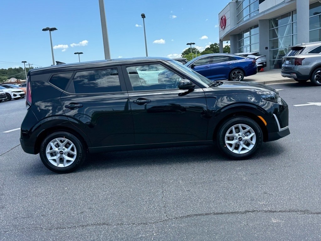 2025 Kia Soul LX S photo 2
