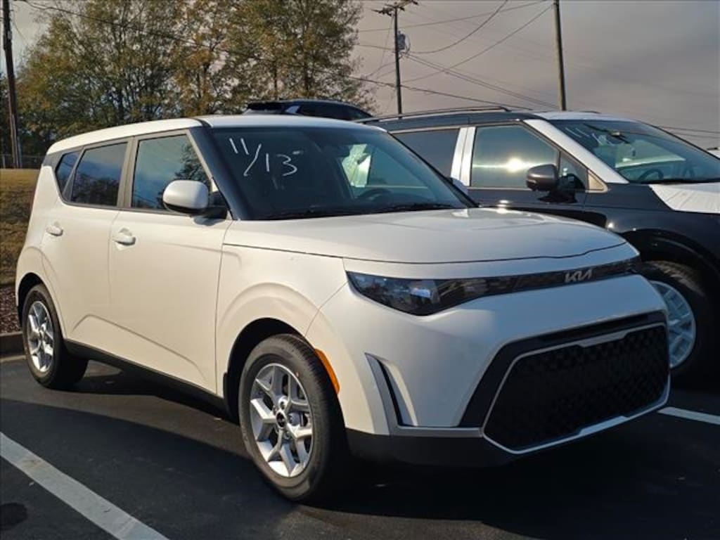 New 2025 Kia Soul LX Hatchback