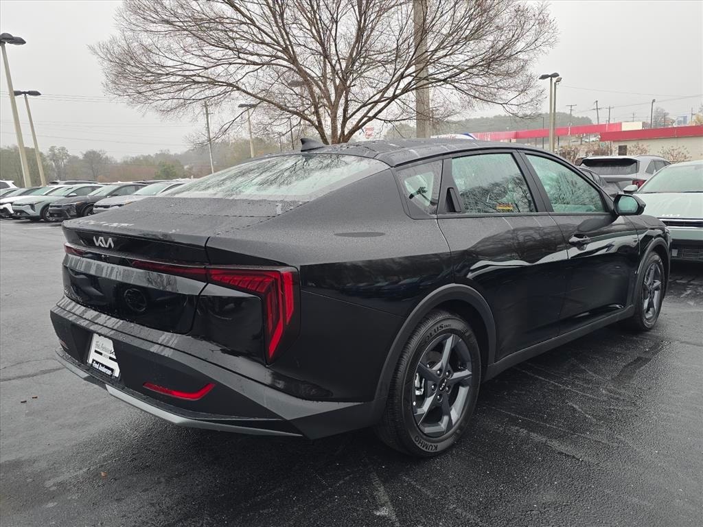 New 2025 Kia K4 LX Sedan