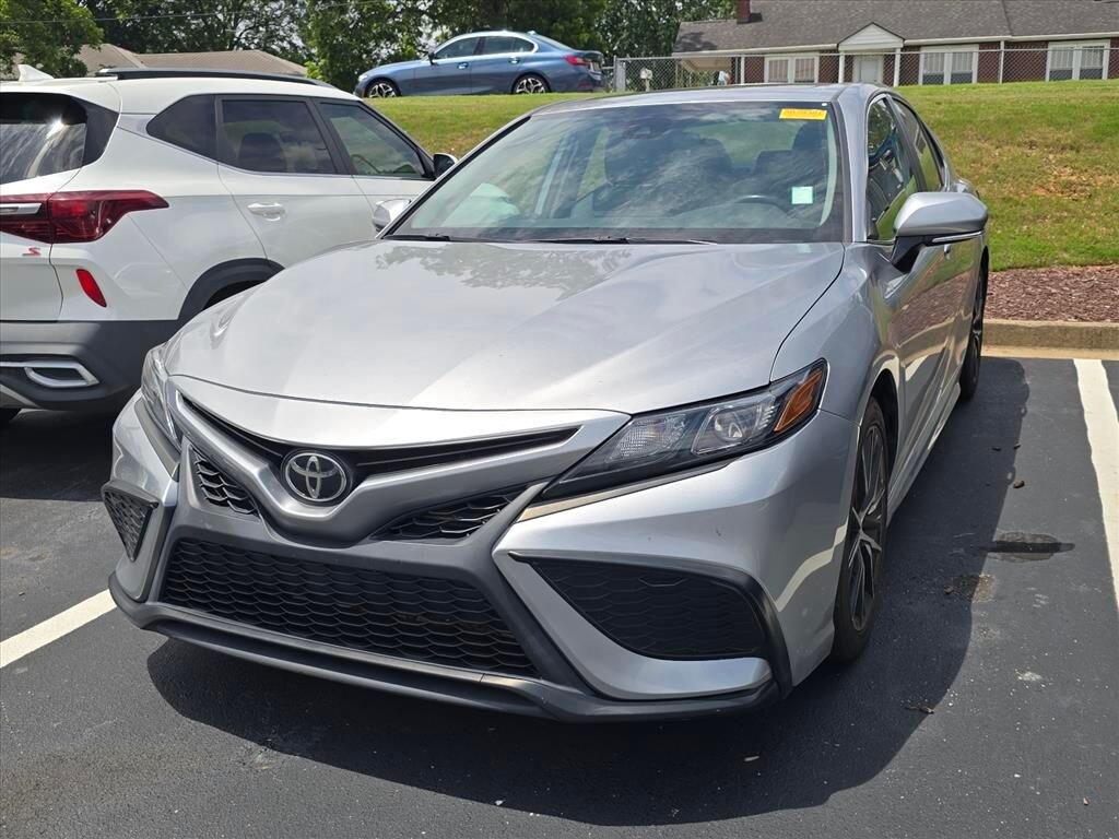 Used 2024 Toyota Camry SE Sedan