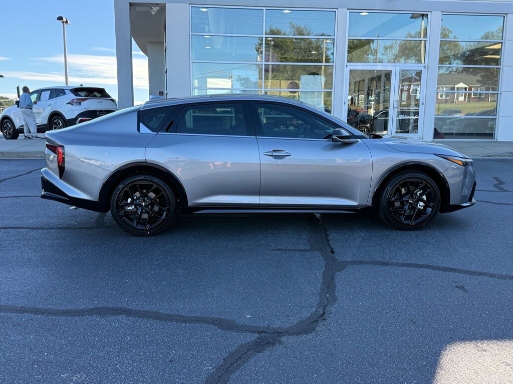 2025 Kia K4 GT-Line Turbo photo 2