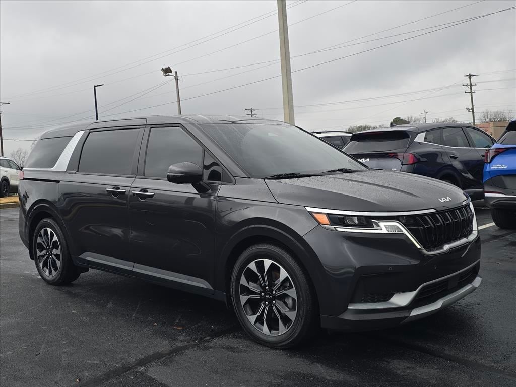 2024 Kia Carnival EX's photo