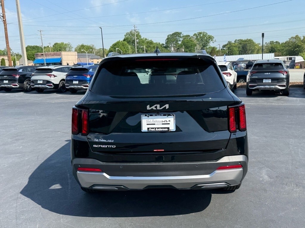 2025 Kia Sorento S photo 4